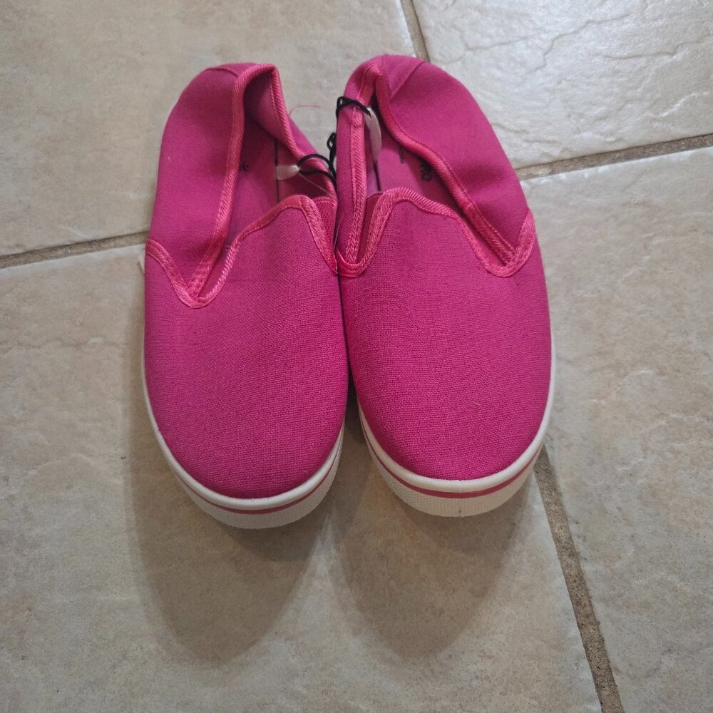 NEW Girls size 9 pink Activ Pro slip on shoes
